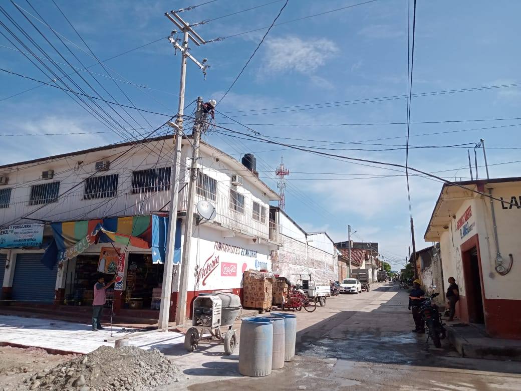 Gobierno de San Miguel Totolapan avanza en rehabilitación y mejoramiento de la red eléctrica
