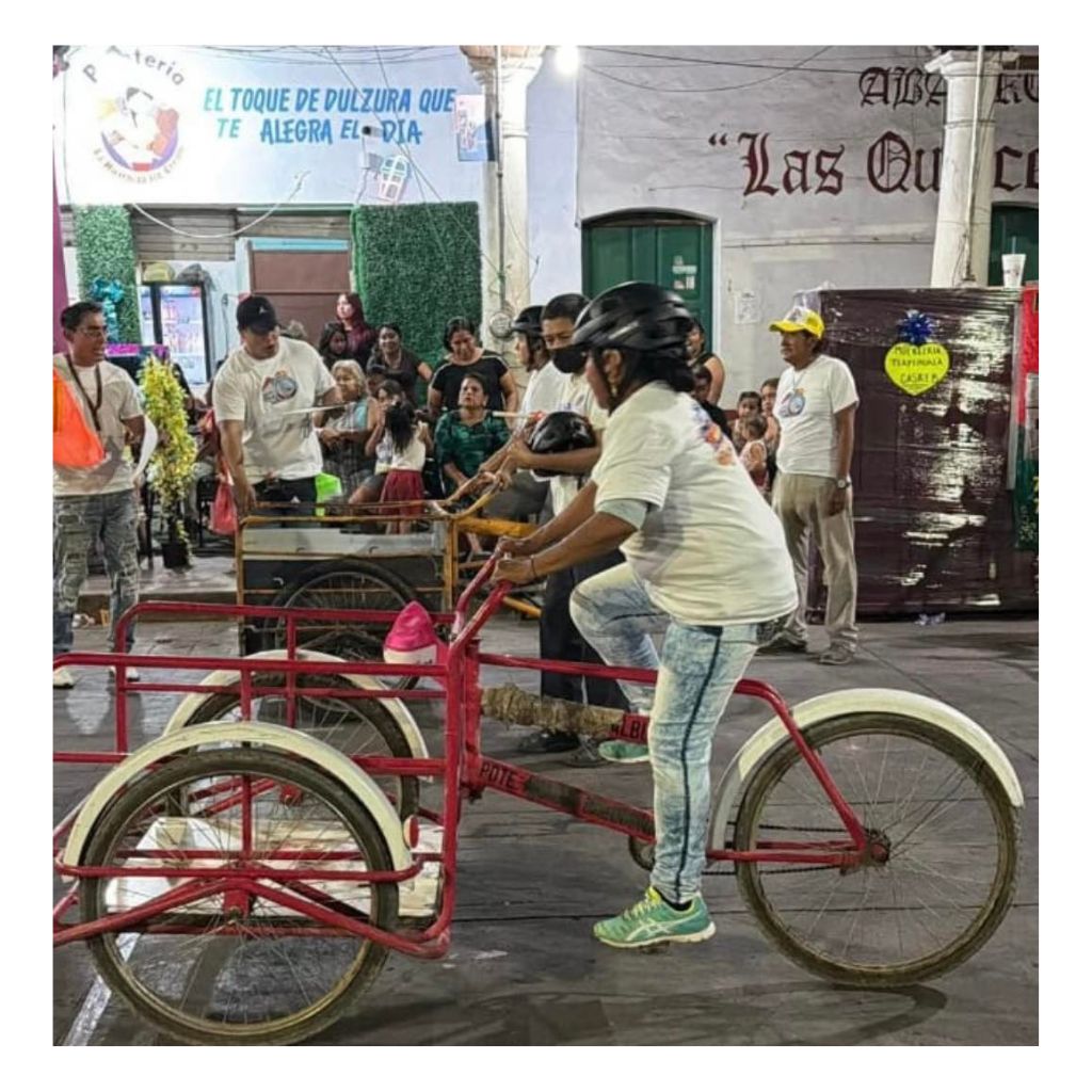 carrera-de-triciclos-en-Tlapehuala